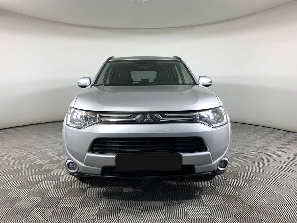 Mitsubishi Outlander с пробегом — 2013 год. Фото: #1