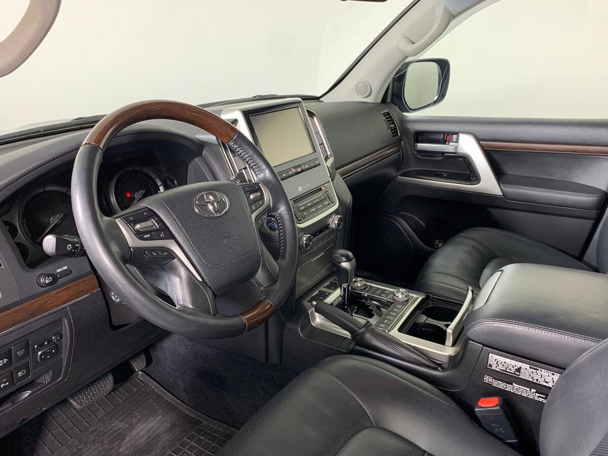 Toyota Land Cruiser с пробегом — 2016 год. Фото: #10