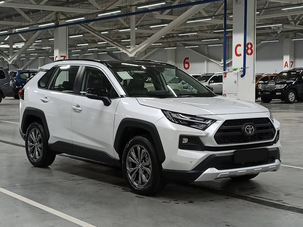 Toyota RAV4 с пробегом — 2024 год. Фото: #2