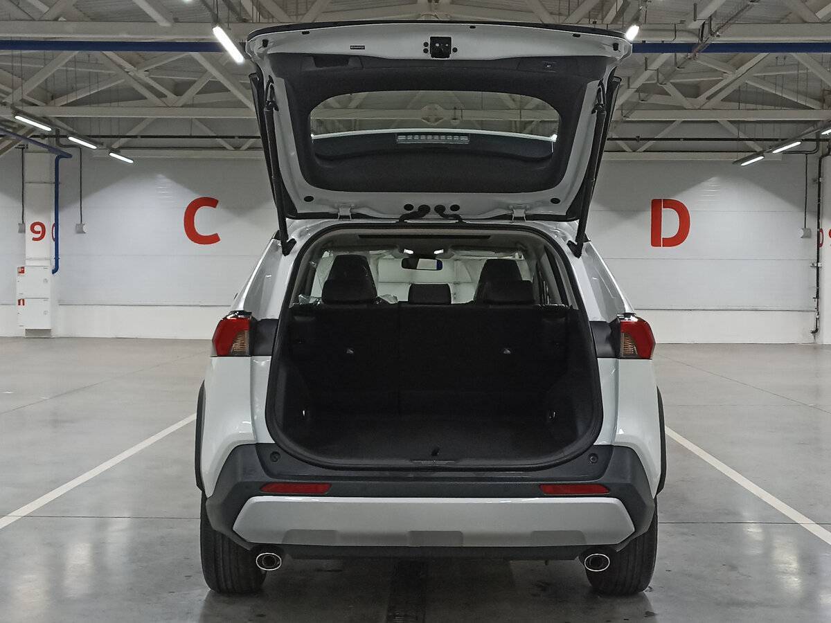 Toyota RAV4 с пробегом — 2024 год. Фото: #9