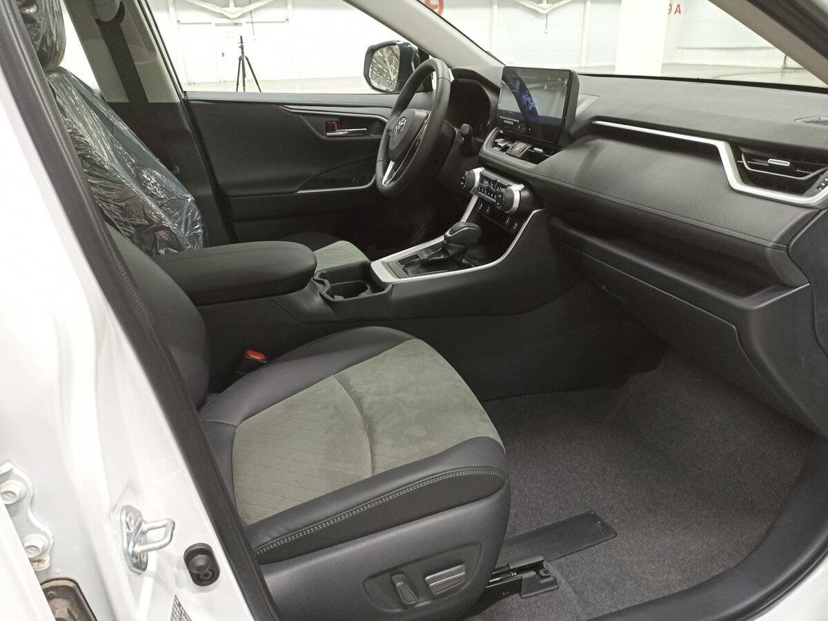 Toyota RAV4 с пробегом — 2024 год. Фото: #10