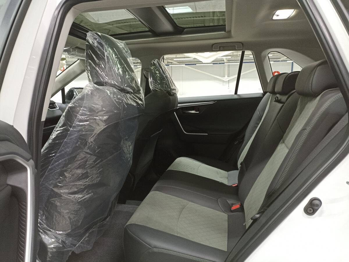 Toyota RAV4 с пробегом — 2024 год. Фото: #11