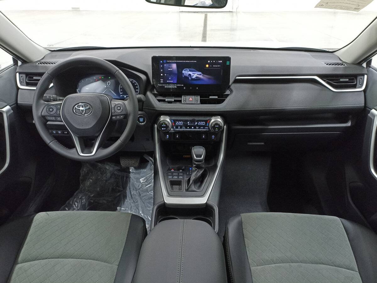 Toyota RAV4 с пробегом — 2024 год. Фото: #13