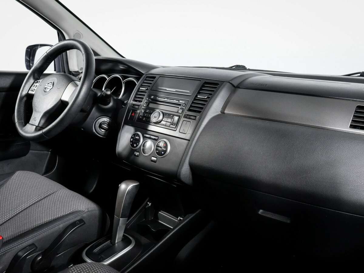 Nissan Tiida с пробегом — 2008 год. Фото: #8