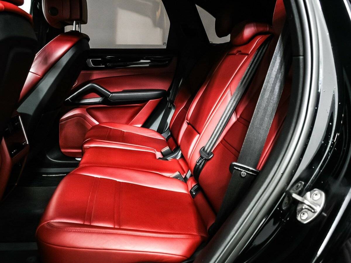 Porsche Cayenne с пробегом — 2018 год. Фото: #11