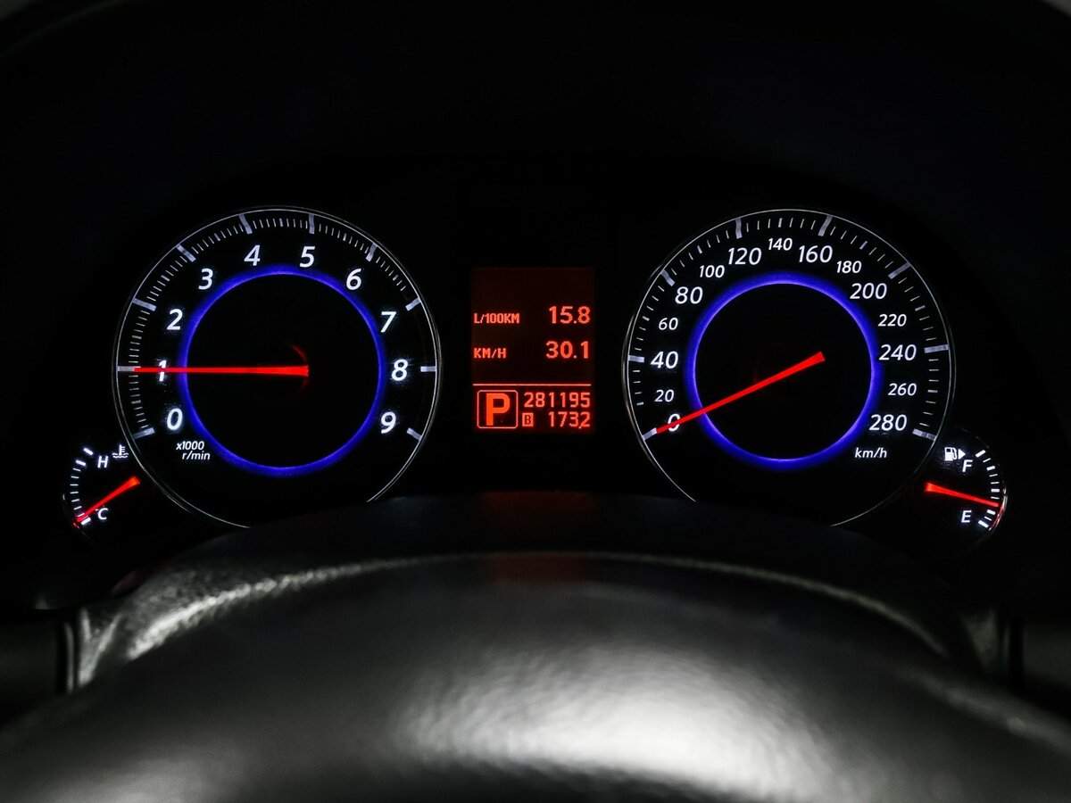 Infiniti FX с пробегом — 2008 год. Фото: #9