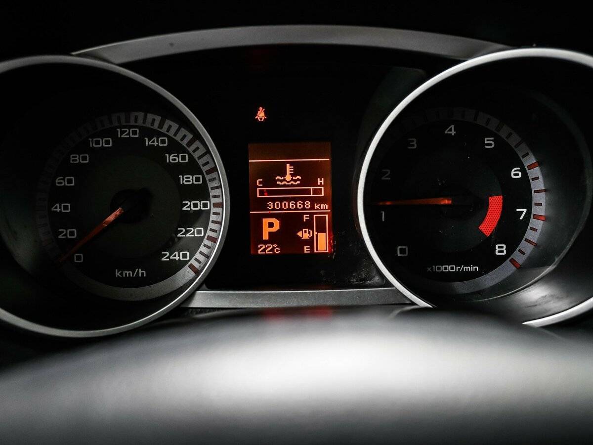 Mitsubishi Outlander с пробегом — 2008 год. Фото: #9