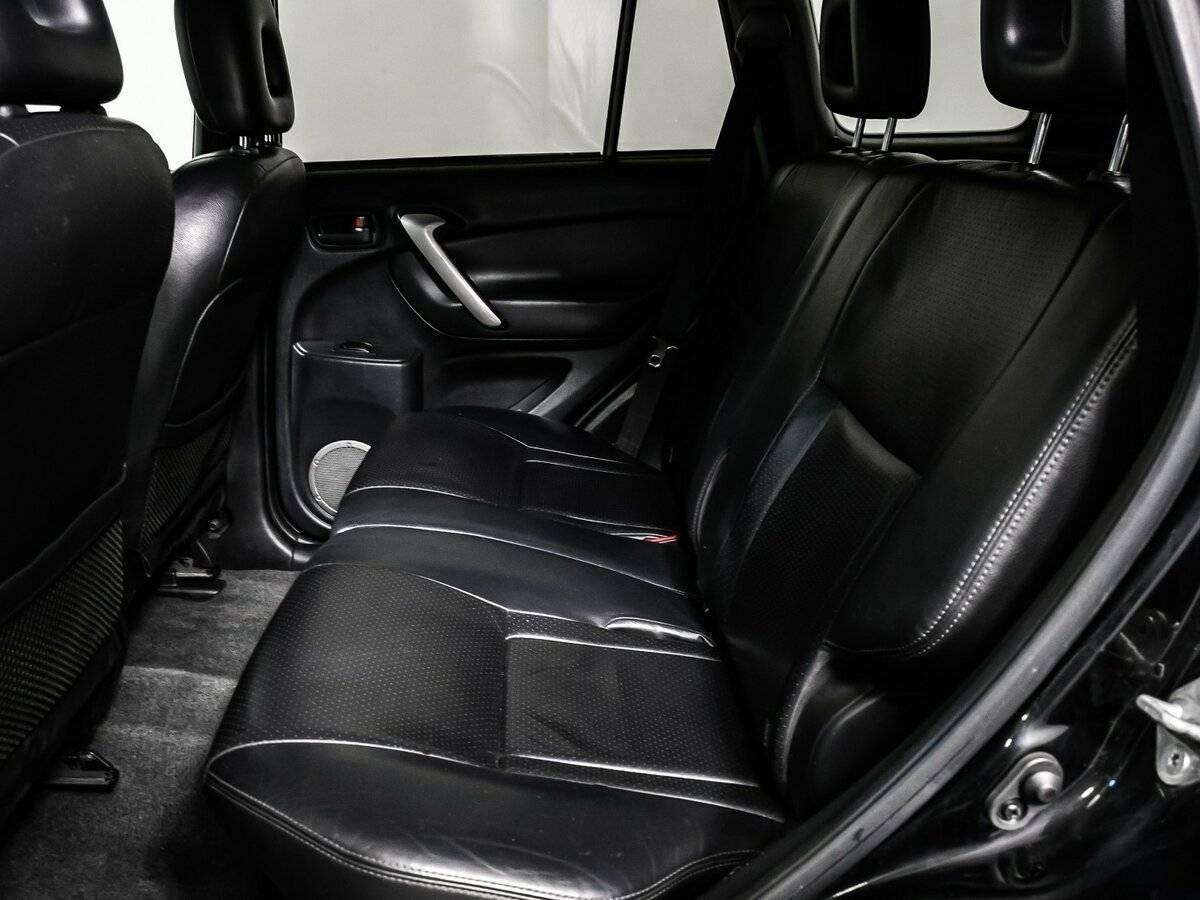 Toyota RAV4 с пробегом — 2005 год. Фото: #11