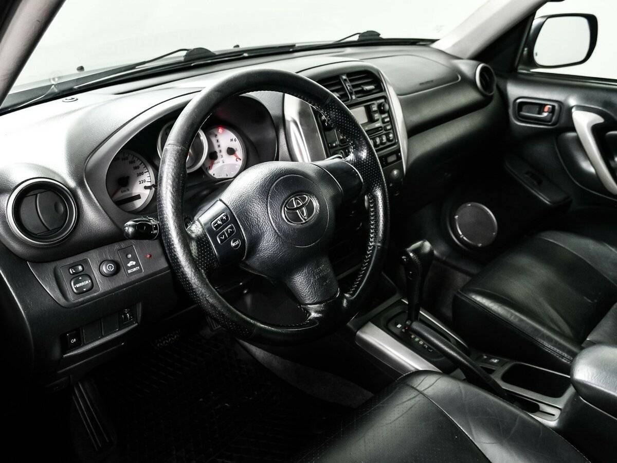 Toyota RAV4 с пробегом — 2005 год. Фото: #12