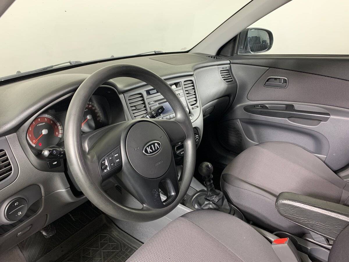 Kia Rio с пробегом — 2010 год. Фото: #10