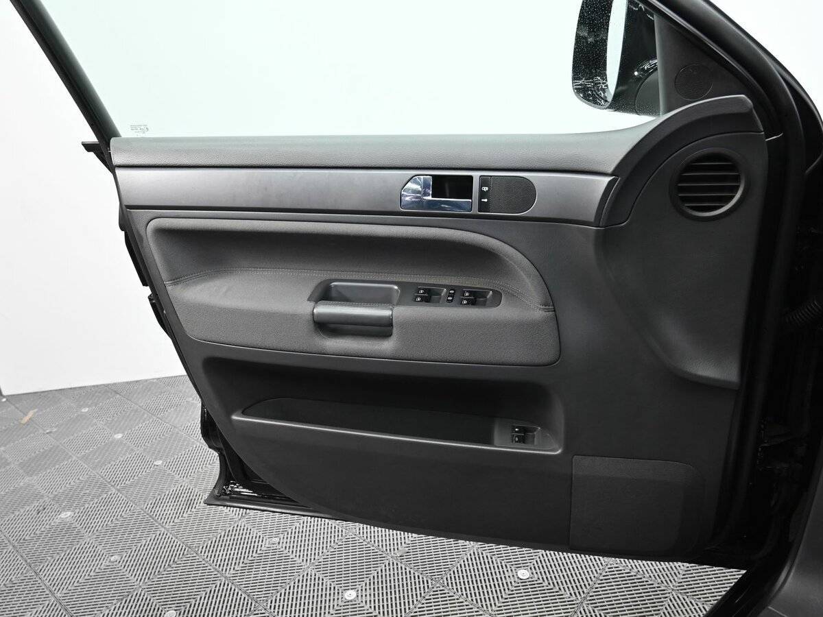 Volkswagen Touareg с пробегом — 2008 год. Фото: #5