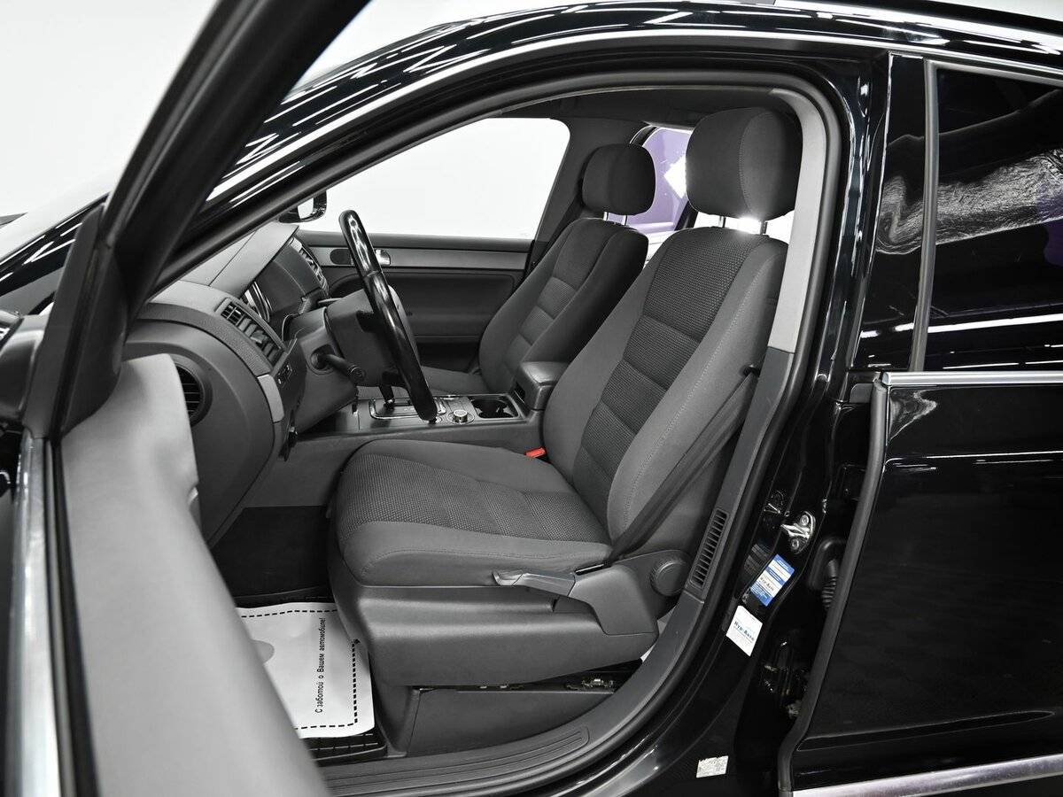 Volkswagen Touareg с пробегом — 2008 год. Фото: #6