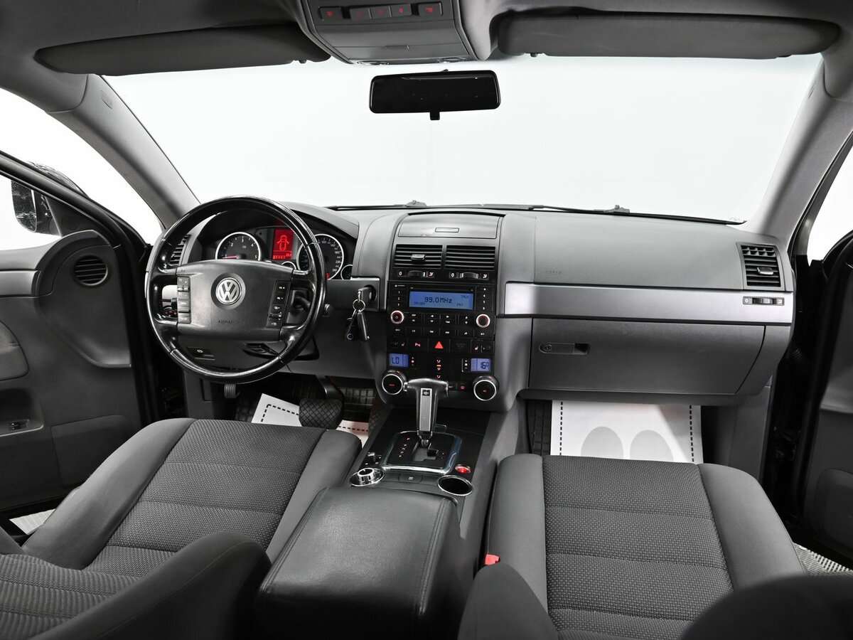 Volkswagen Touareg с пробегом — 2008 год. Фото: #10