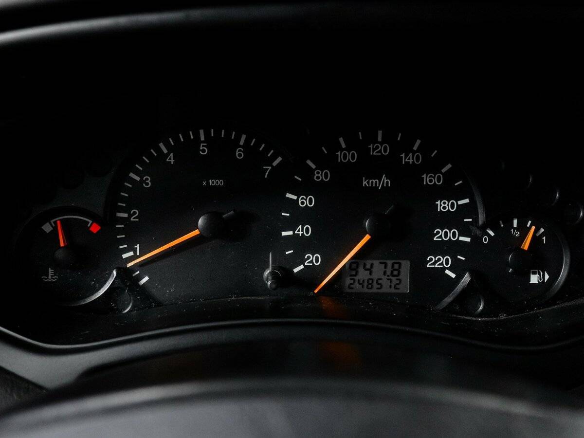 Ford Focus с пробегом — 2004 год. Фото: #10