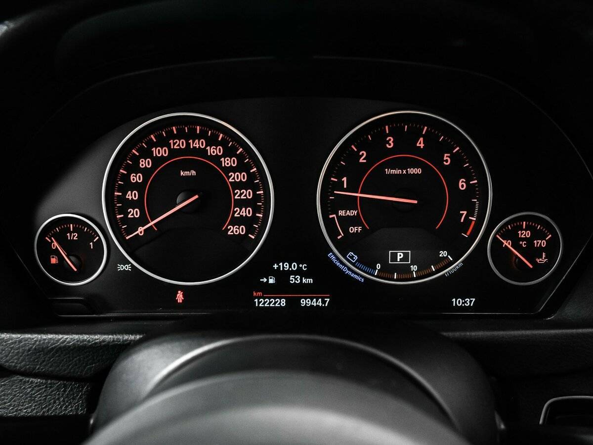 BMW 3 серии с пробегом — 2016 год. Фото: #9