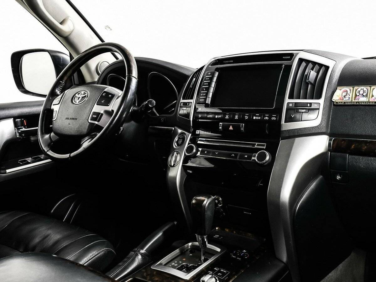 Toyota Land Cruiser с пробегом — 2015 год. Фото: #8