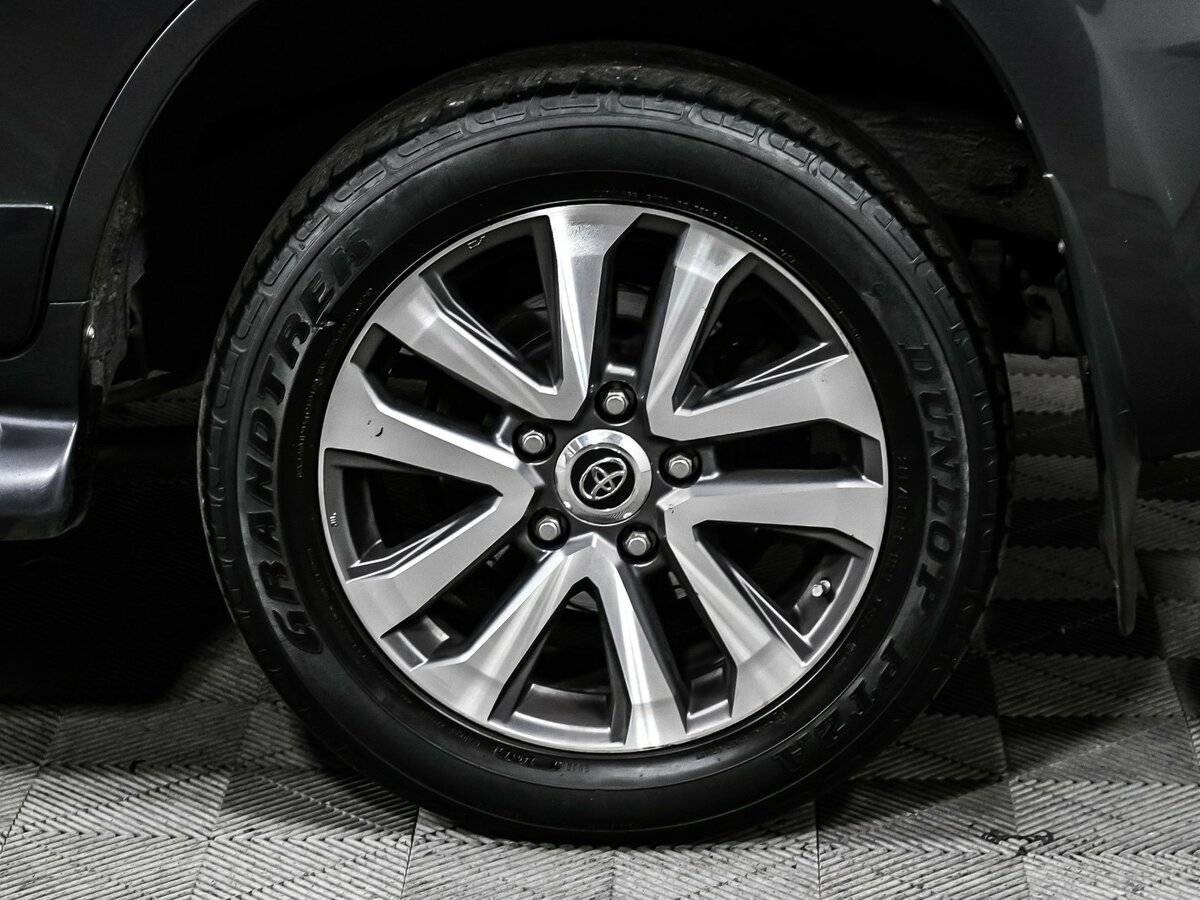 Toyota Land Cruiser с пробегом — 2015 год. Фото: #15