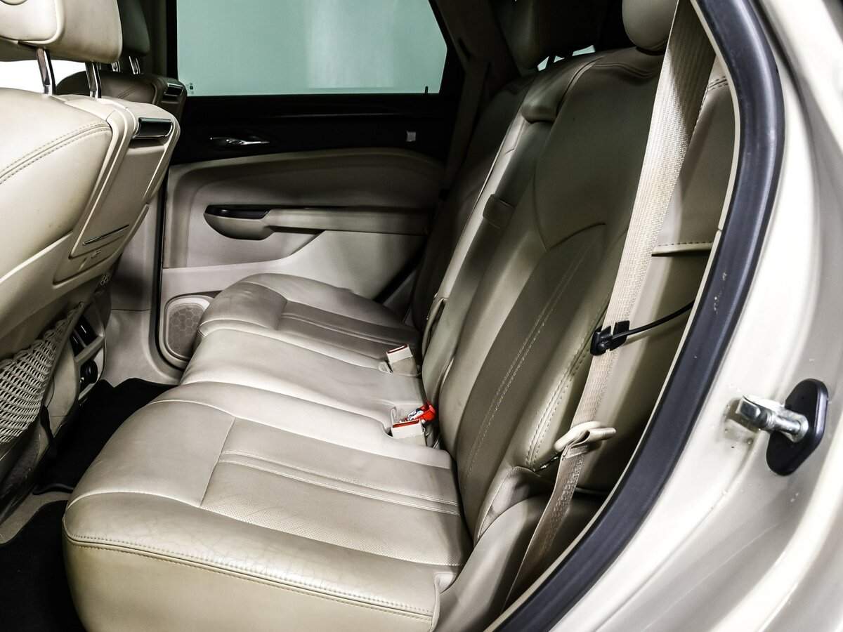 Cadillac SRX с пробегом — 2011 год. Фото: #11