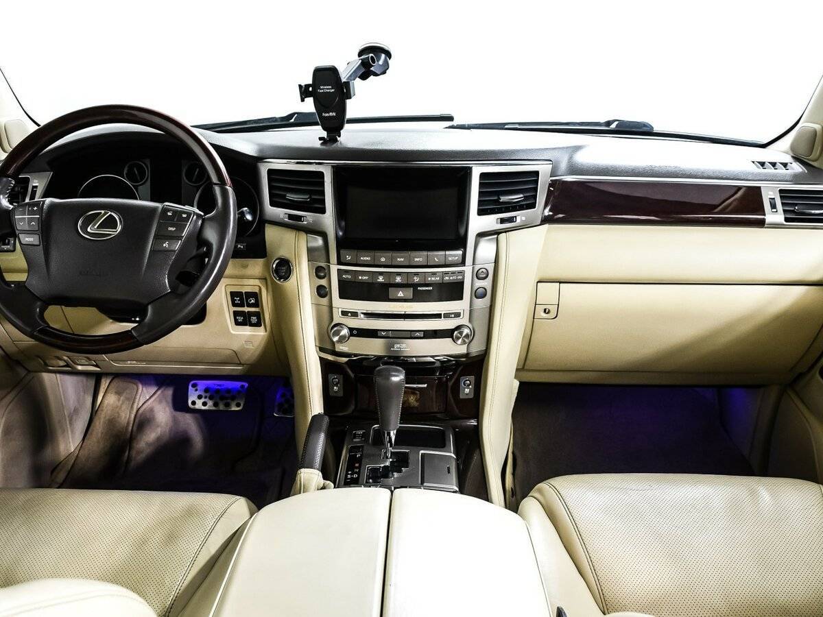 Lexus LX с пробегом — 2013 год. Фото: #10