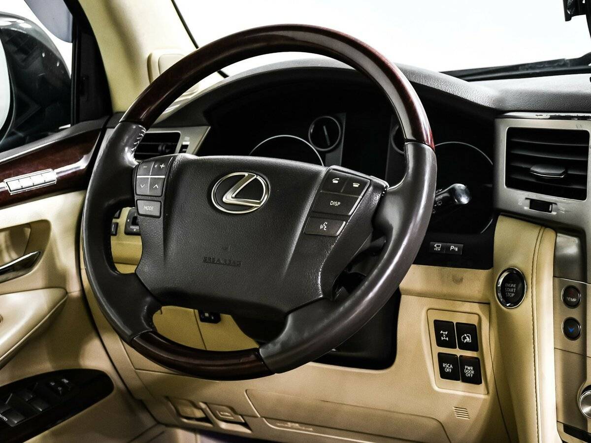 Lexus LX с пробегом — 2013 год. Фото: #11