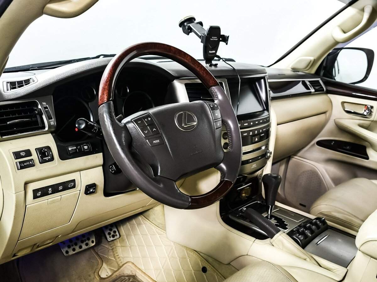 Lexus LX с пробегом — 2013 год. Фото: #12