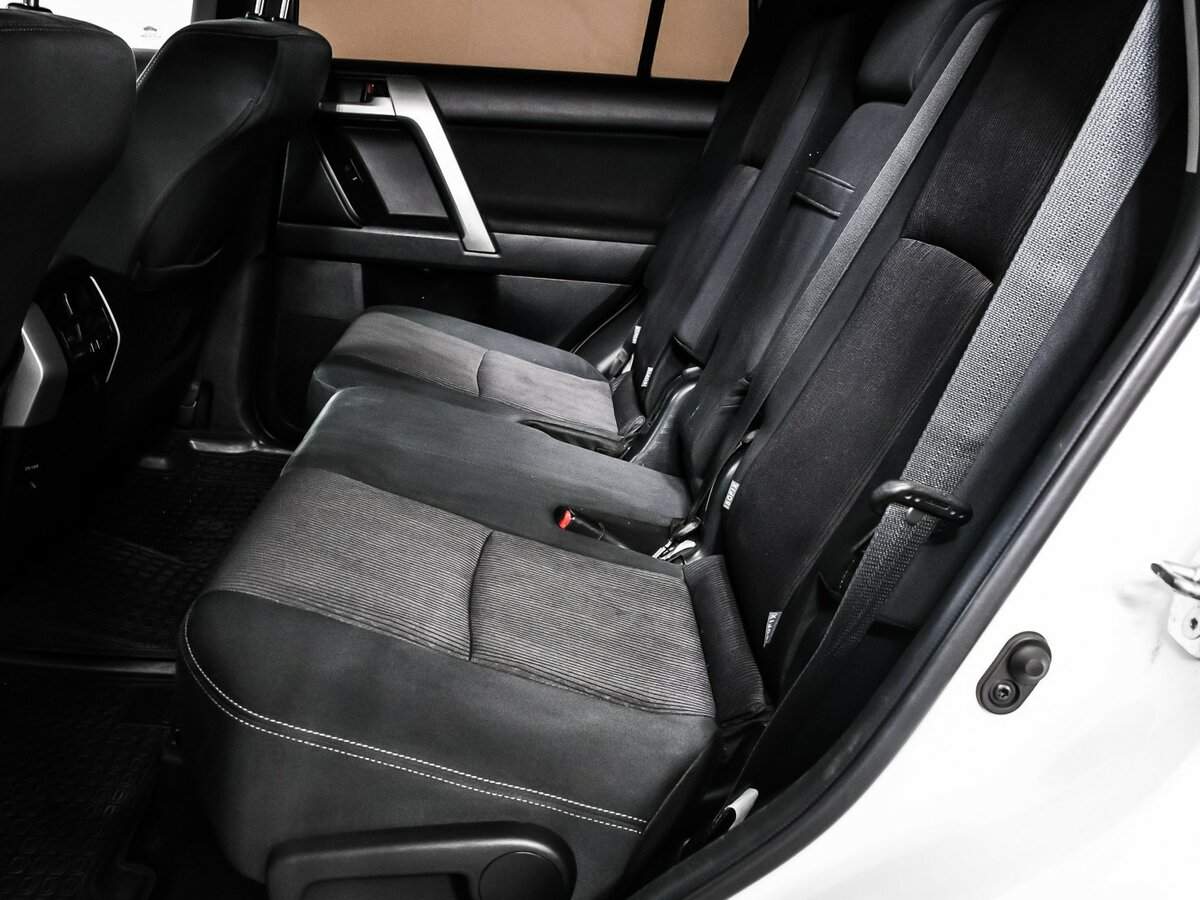 Toyota Land Cruiser Prado с пробегом — 2017 год. Фото: #13