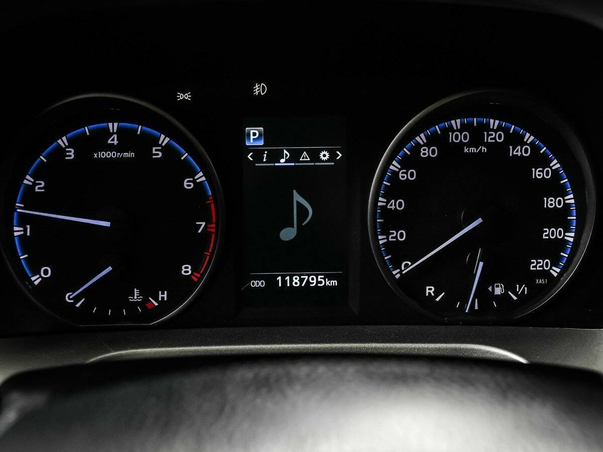 Toyota RAV4 с пробегом — 2017 год. Фото: #9