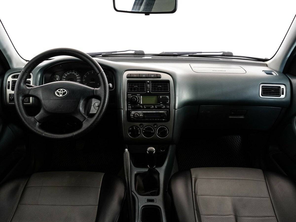 Toyota Avensis с пробегом — 2002 год. Фото: #9