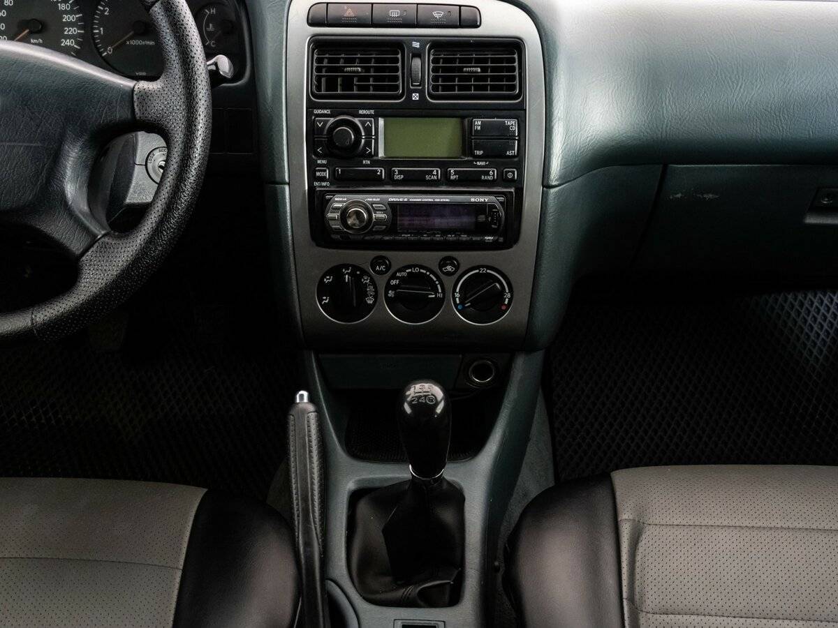 Toyota Avensis с пробегом — 2002 год. Фото: #11