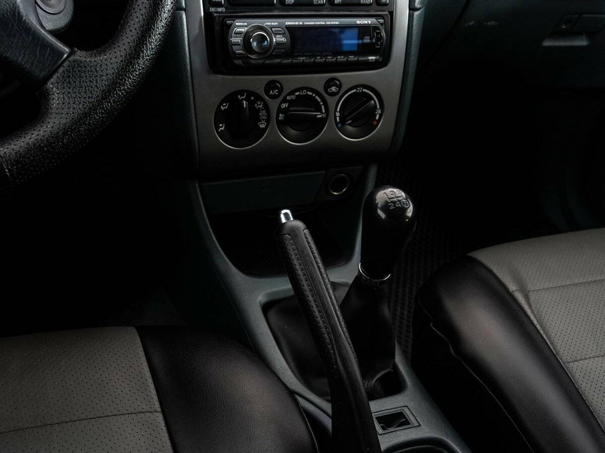 Toyota Avensis с пробегом — 2002 год. Фото: #12