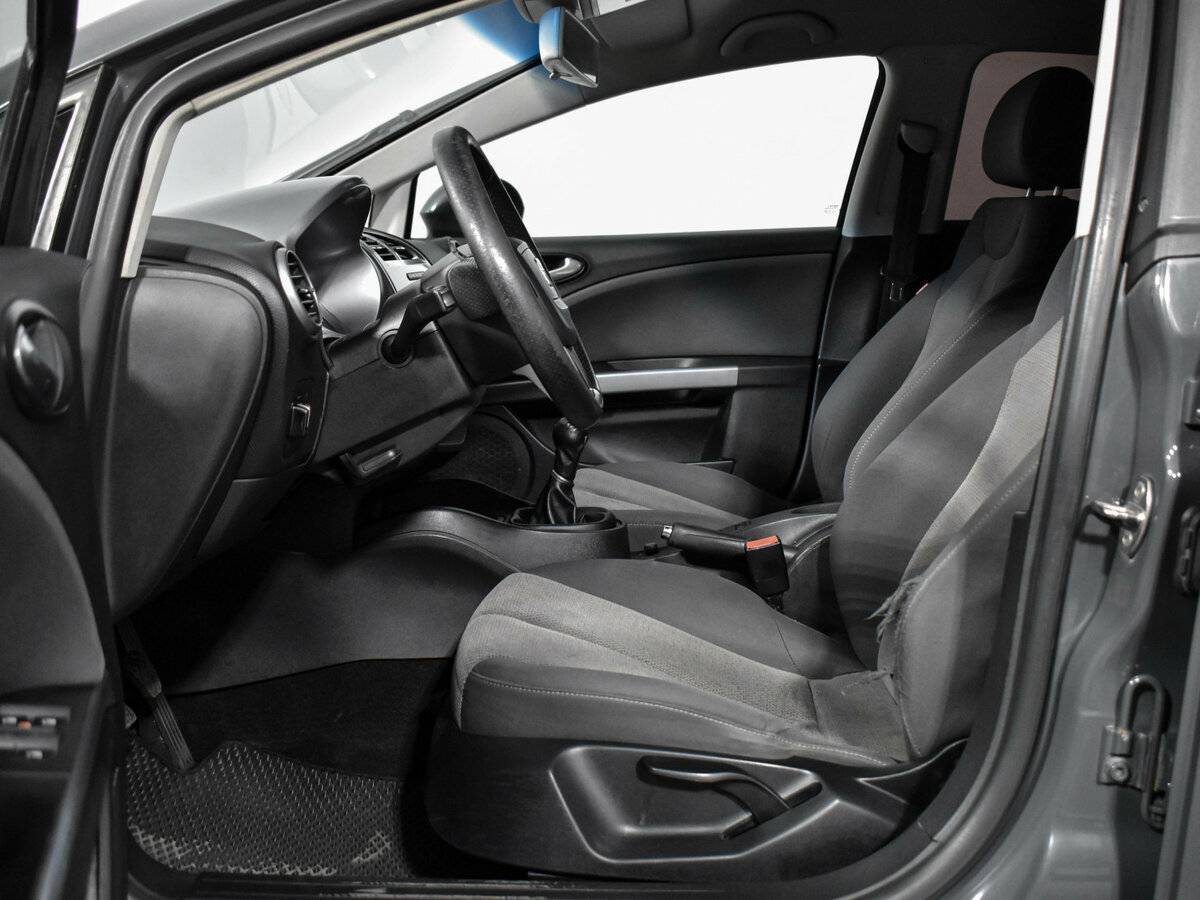 SEAT Leon с пробегом — 2010 год. Фото: #9