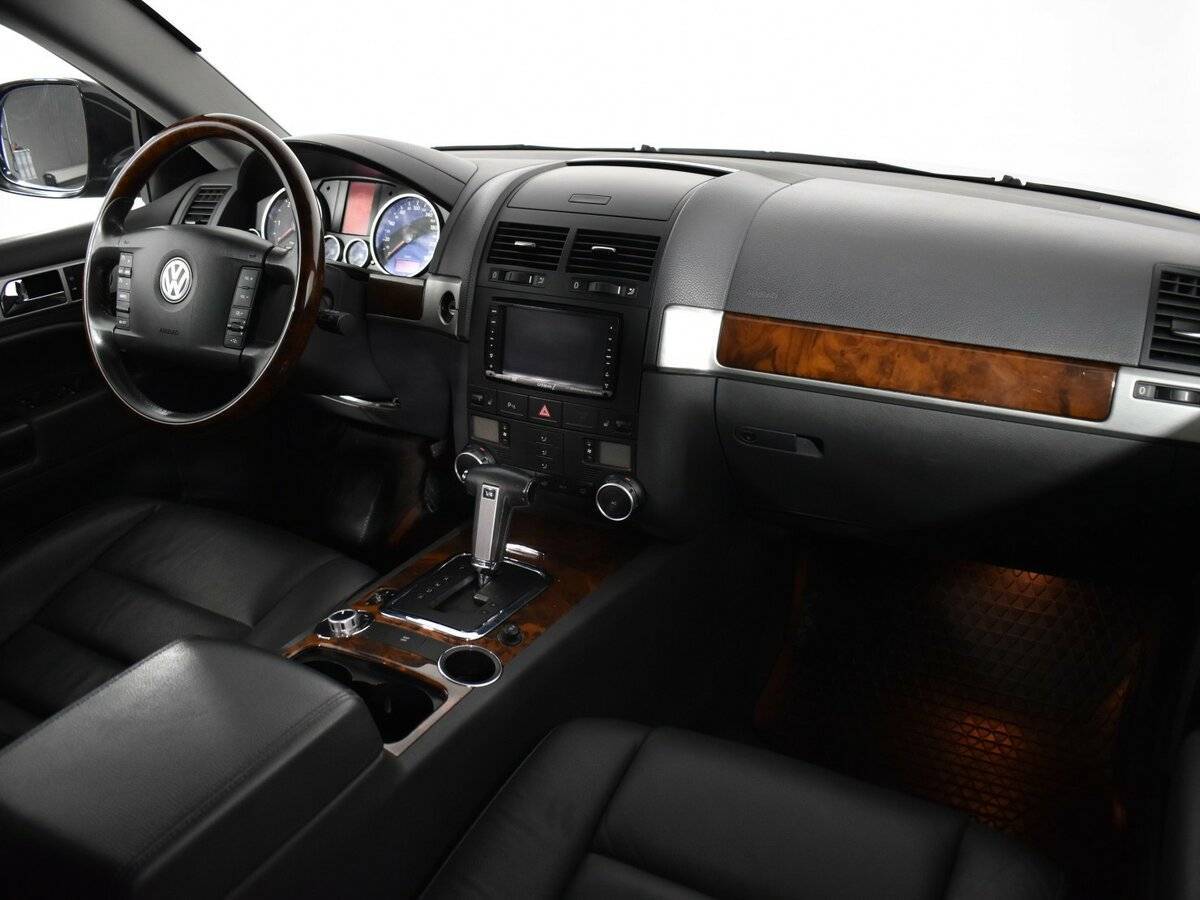 Volkswagen Touareg с пробегом — 2008 год. Фото: #8