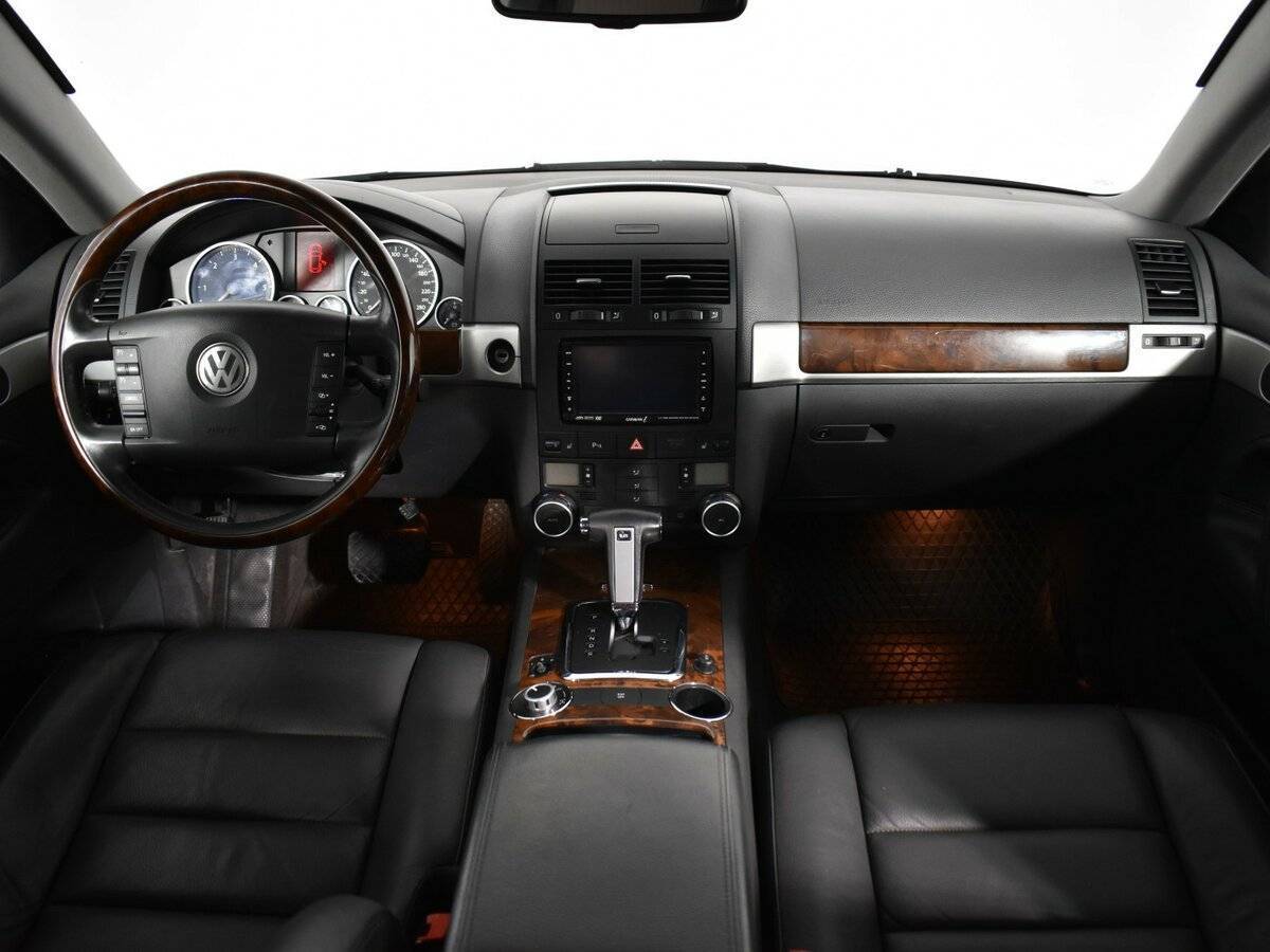 Volkswagen Touareg с пробегом — 2008 год. Фото: #9