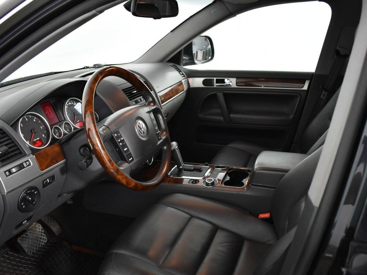 Volkswagen Touareg с пробегом — 2008 год. Фото: #10