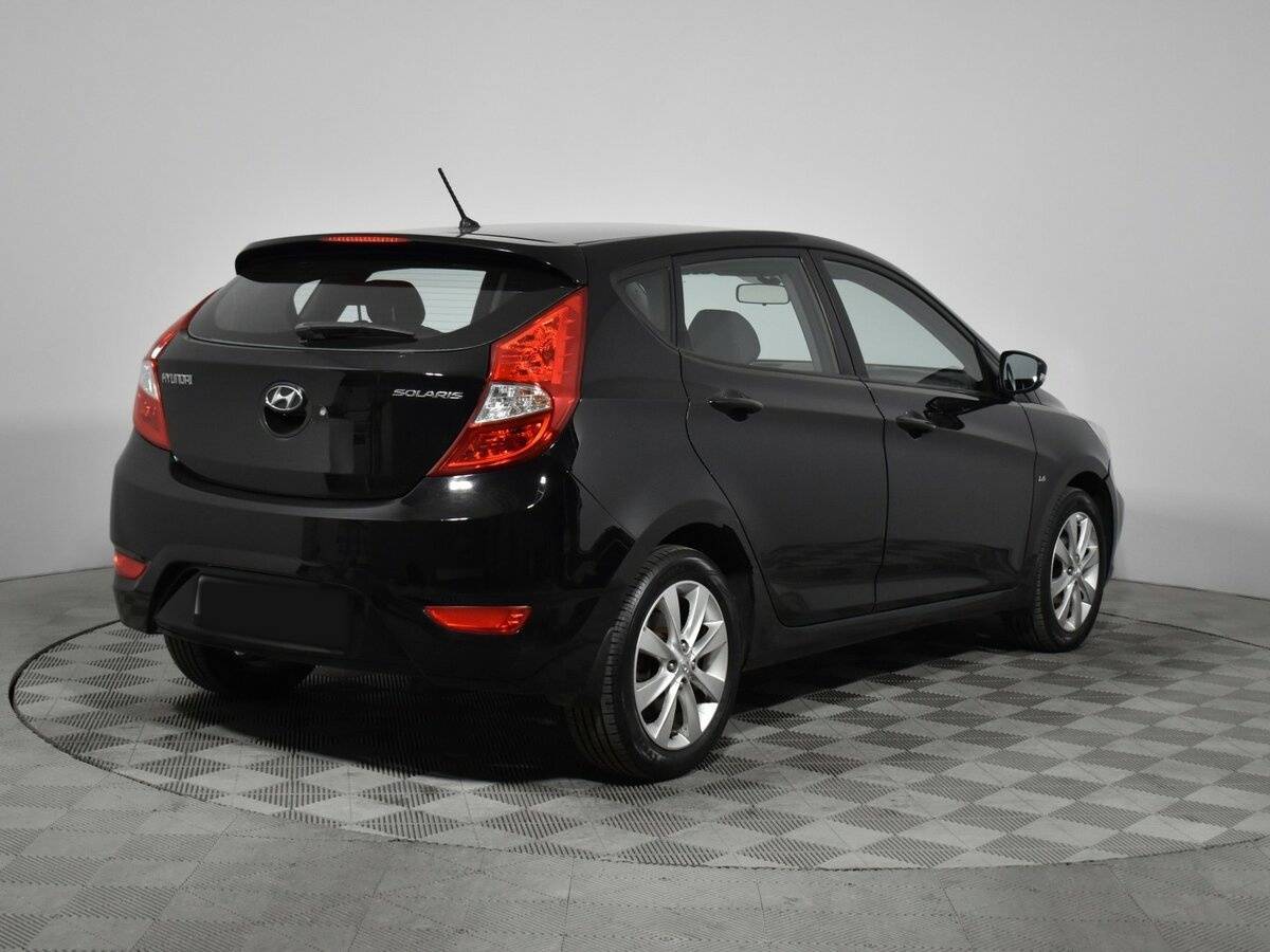 Hyundai Solaris с пробегом — 2012 год. Фото: #4