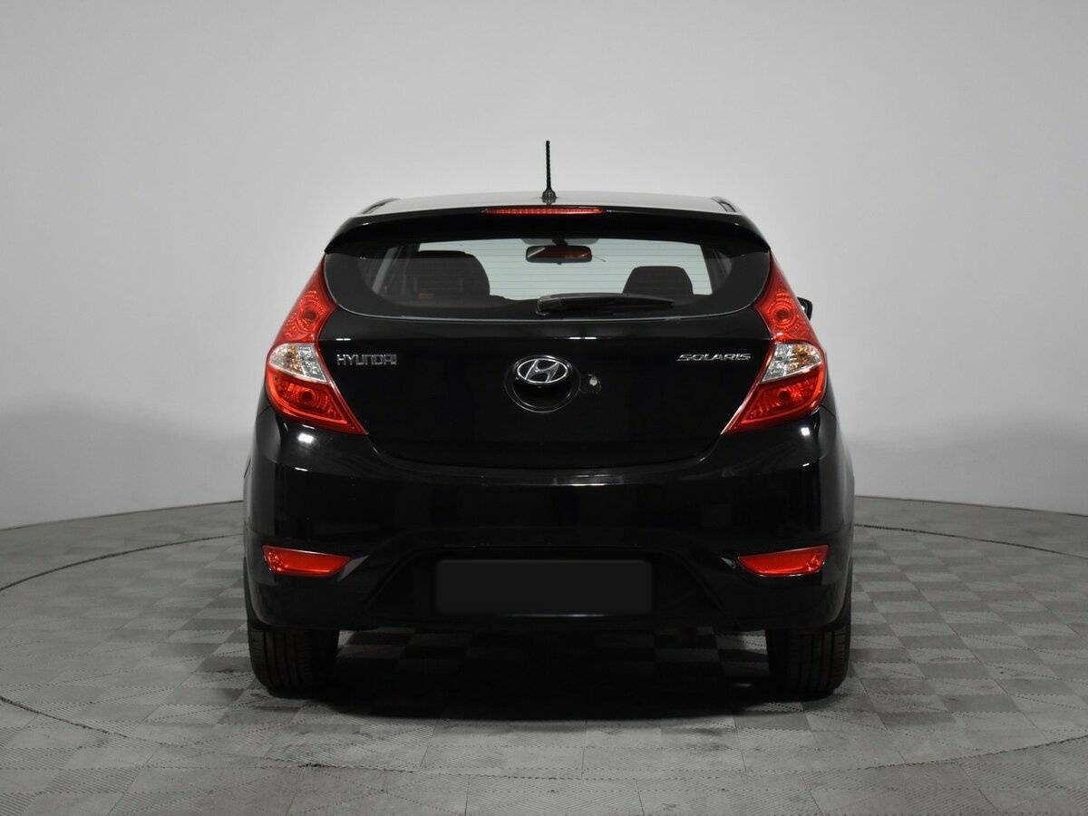 Hyundai Solaris с пробегом — 2012 год. Фото: #5