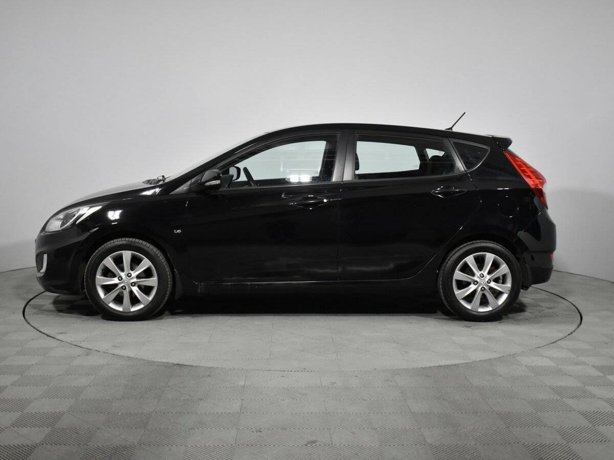 Hyundai Solaris с пробегом — 2012 год. Фото: #7