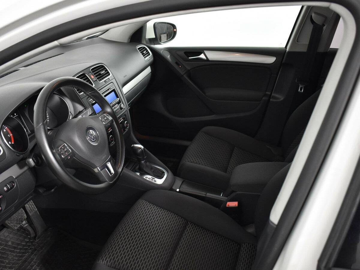 Volkswagen Golf с пробегом — 2010 год. Фото: #8