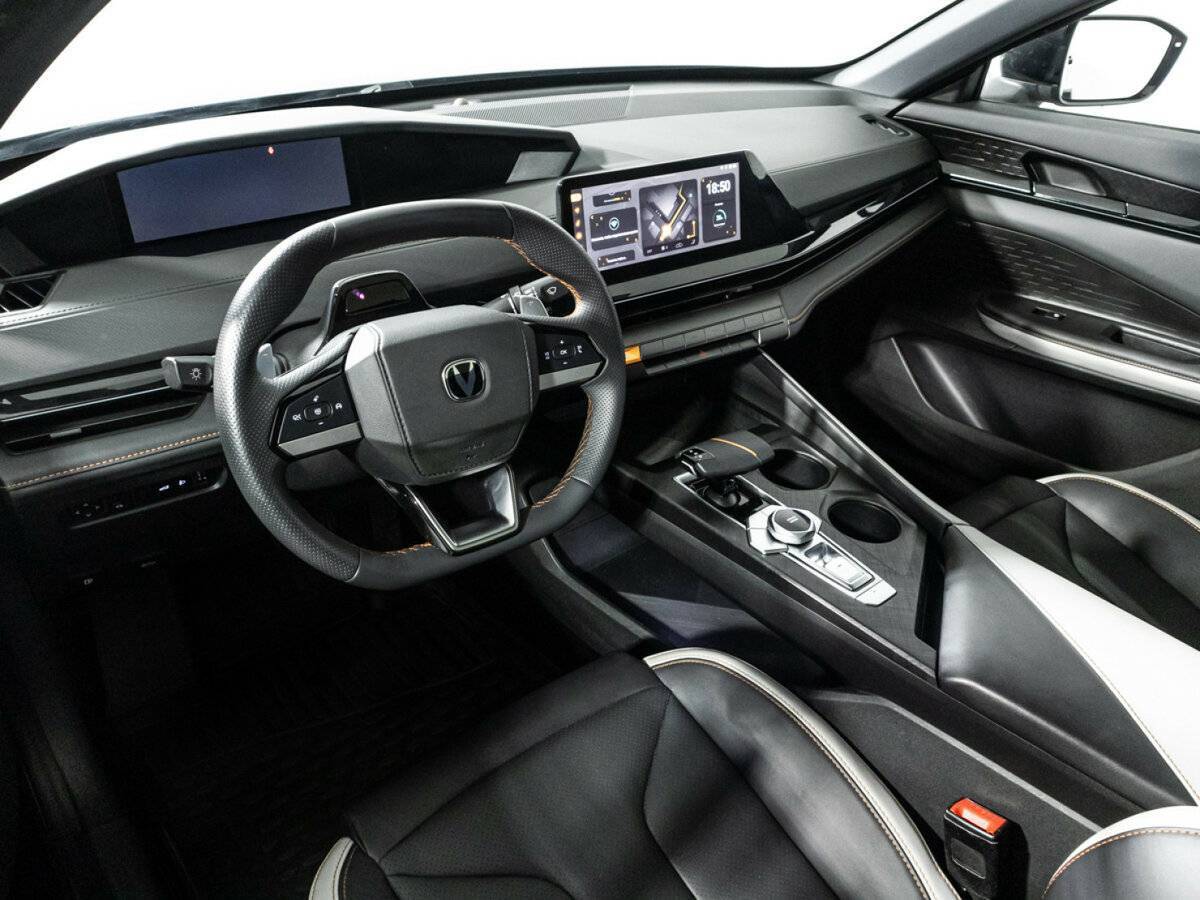 Changan UNI-V с пробегом — 2023 год. Фото: #10