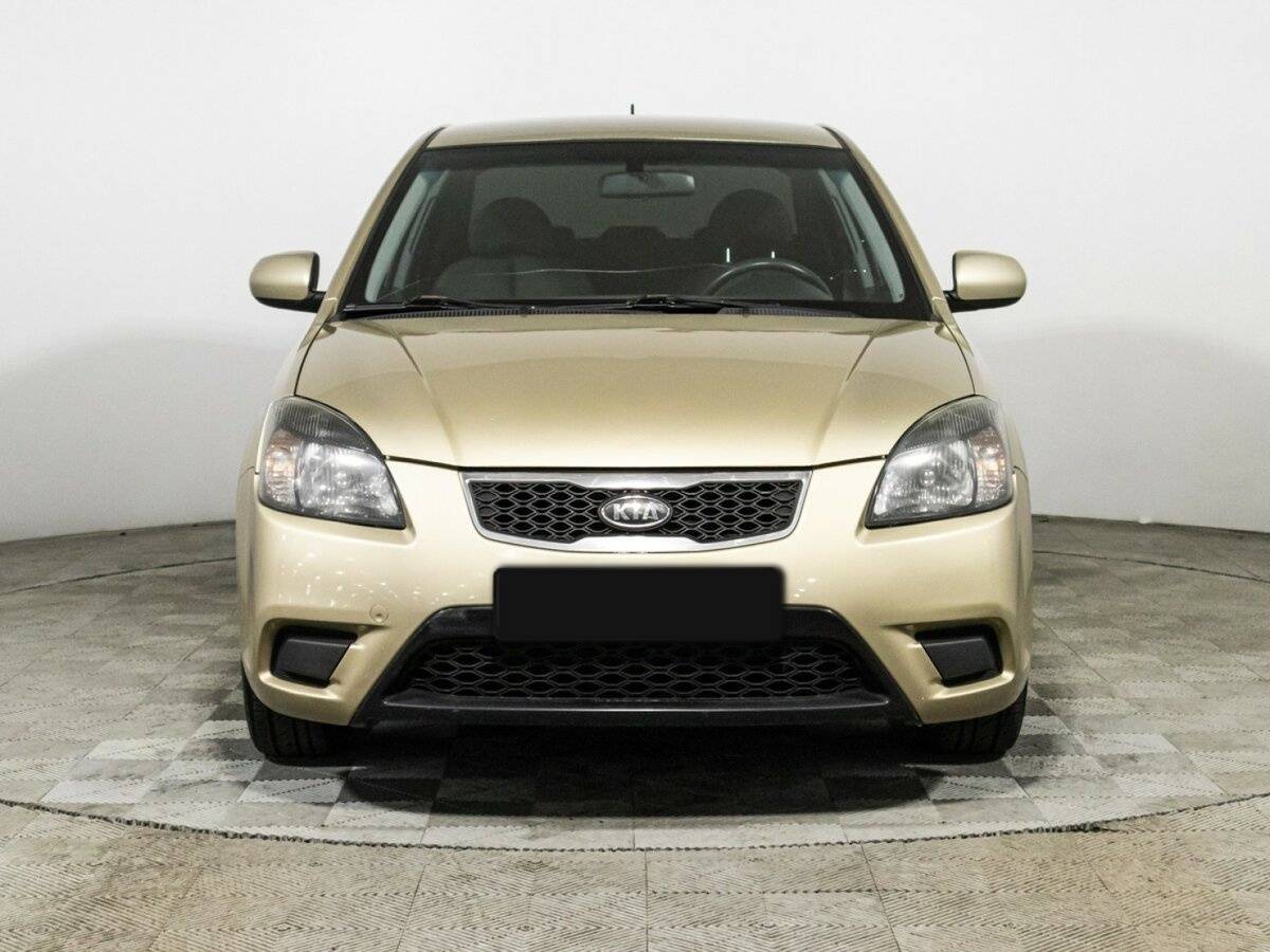 Kia Rio с пробегом — 2010 год. Фото: #1