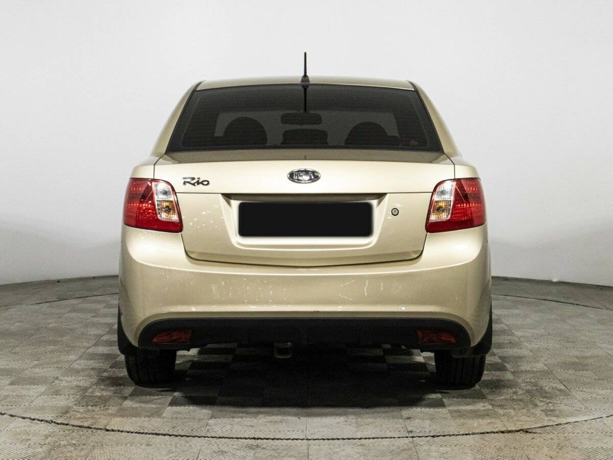 Kia Rio с пробегом — 2010 год. Фото: #5