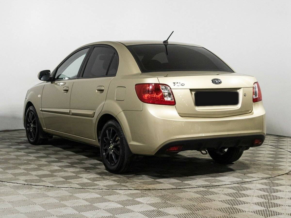Kia Rio с пробегом — 2010 год. Фото: #6