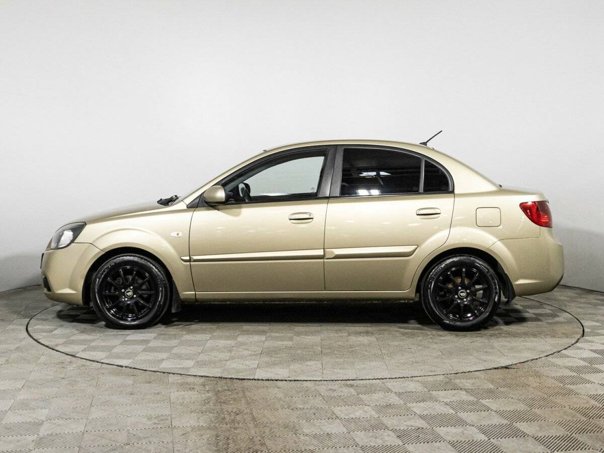 Kia Rio с пробегом — 2010 год. Фото: #7