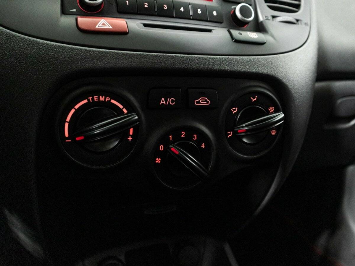 Kia Rio с пробегом — 2010 год. Фото: #14