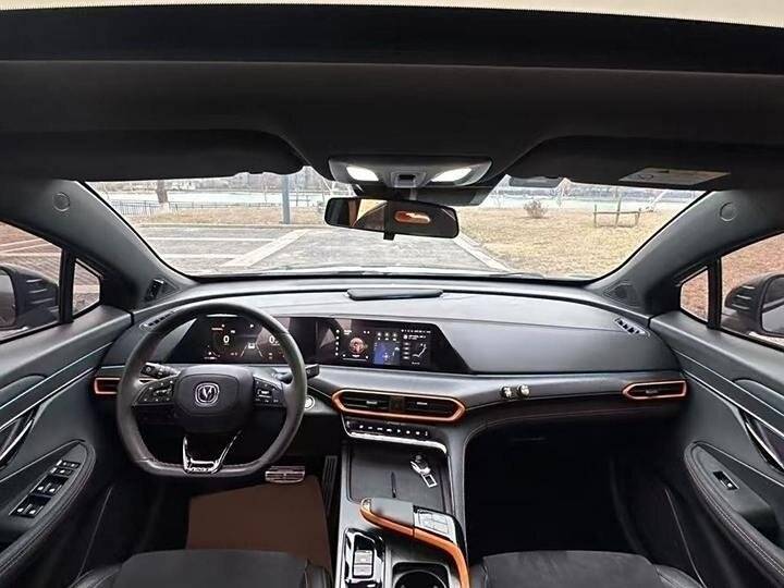 Changan UNI-T с пробегом — 2022 год. Фото: #9