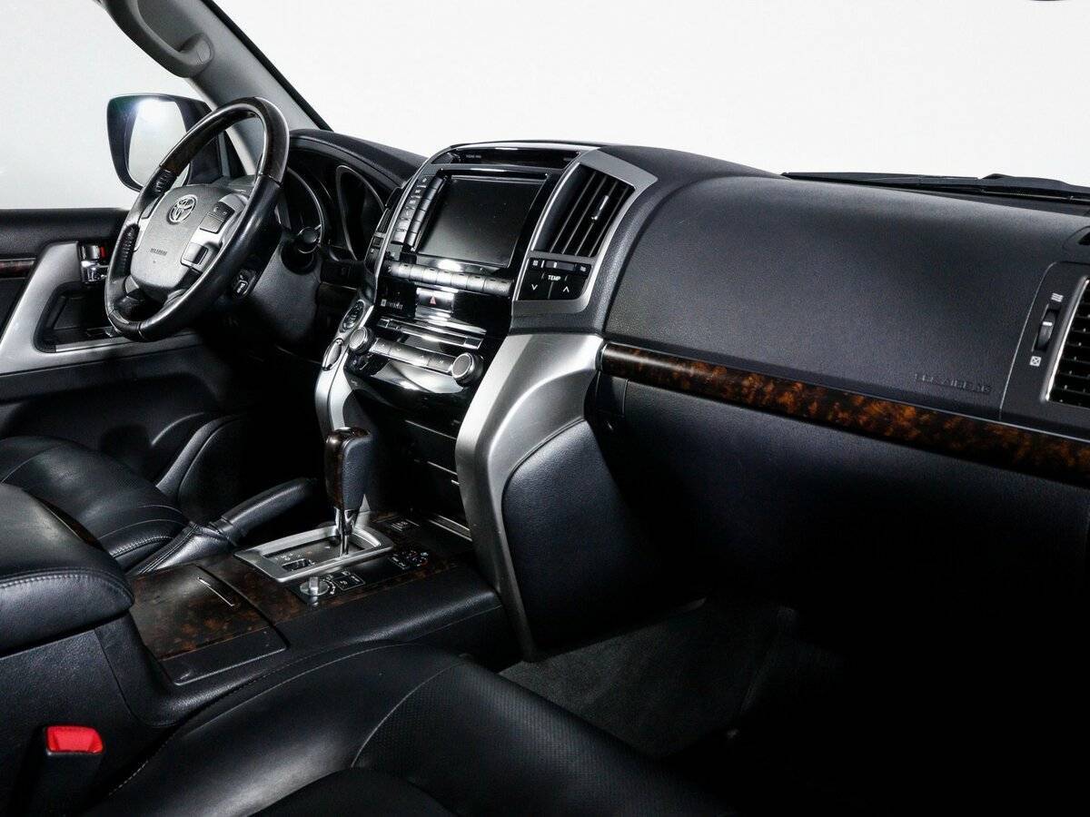 Toyota Land Cruiser с пробегом — 2014 год. Фото: #8
