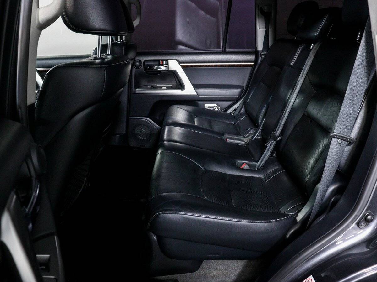 Toyota Land Cruiser с пробегом — 2014 год. Фото: #9