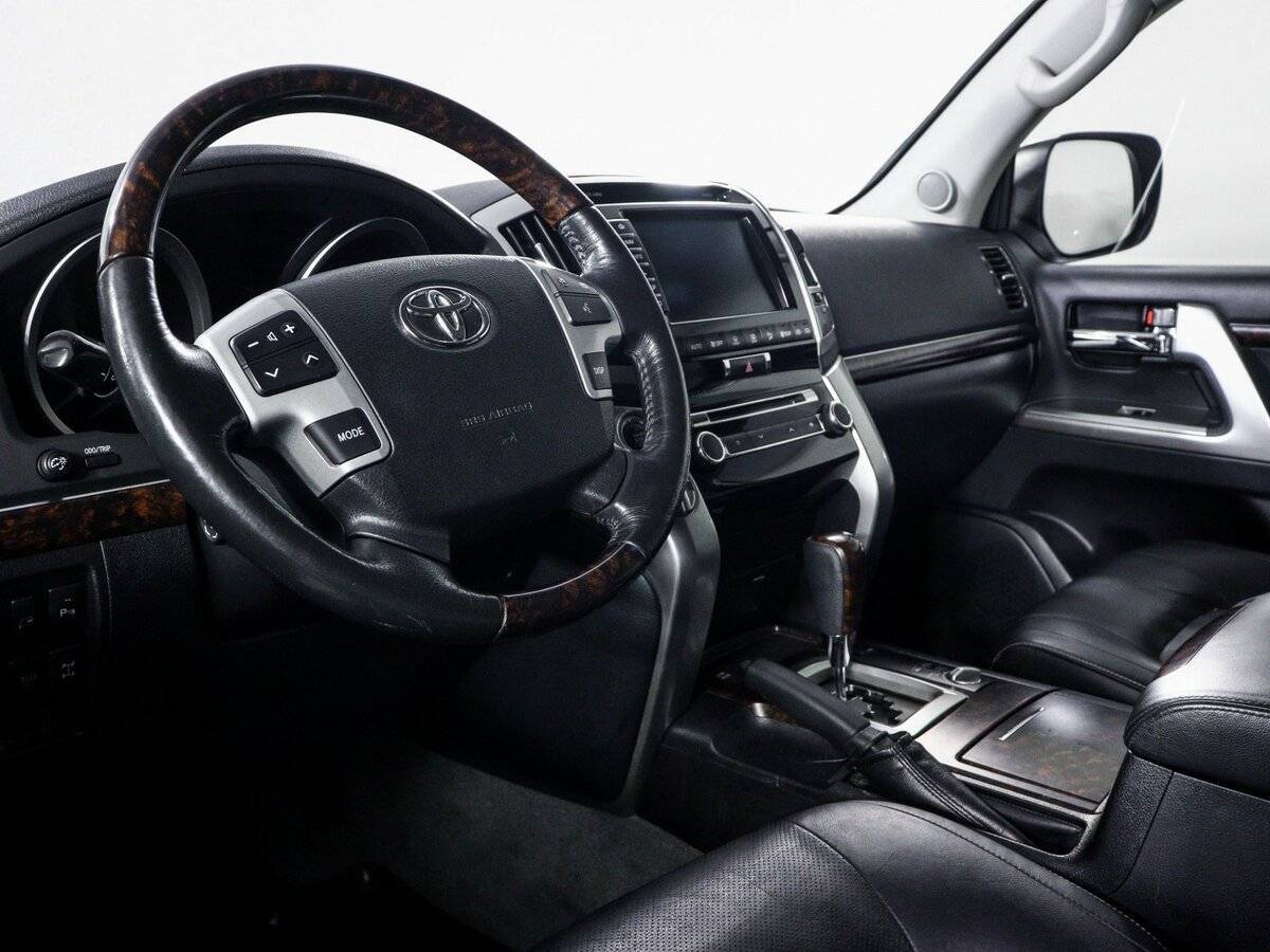 Toyota Land Cruiser с пробегом — 2014 год. Фото: #13