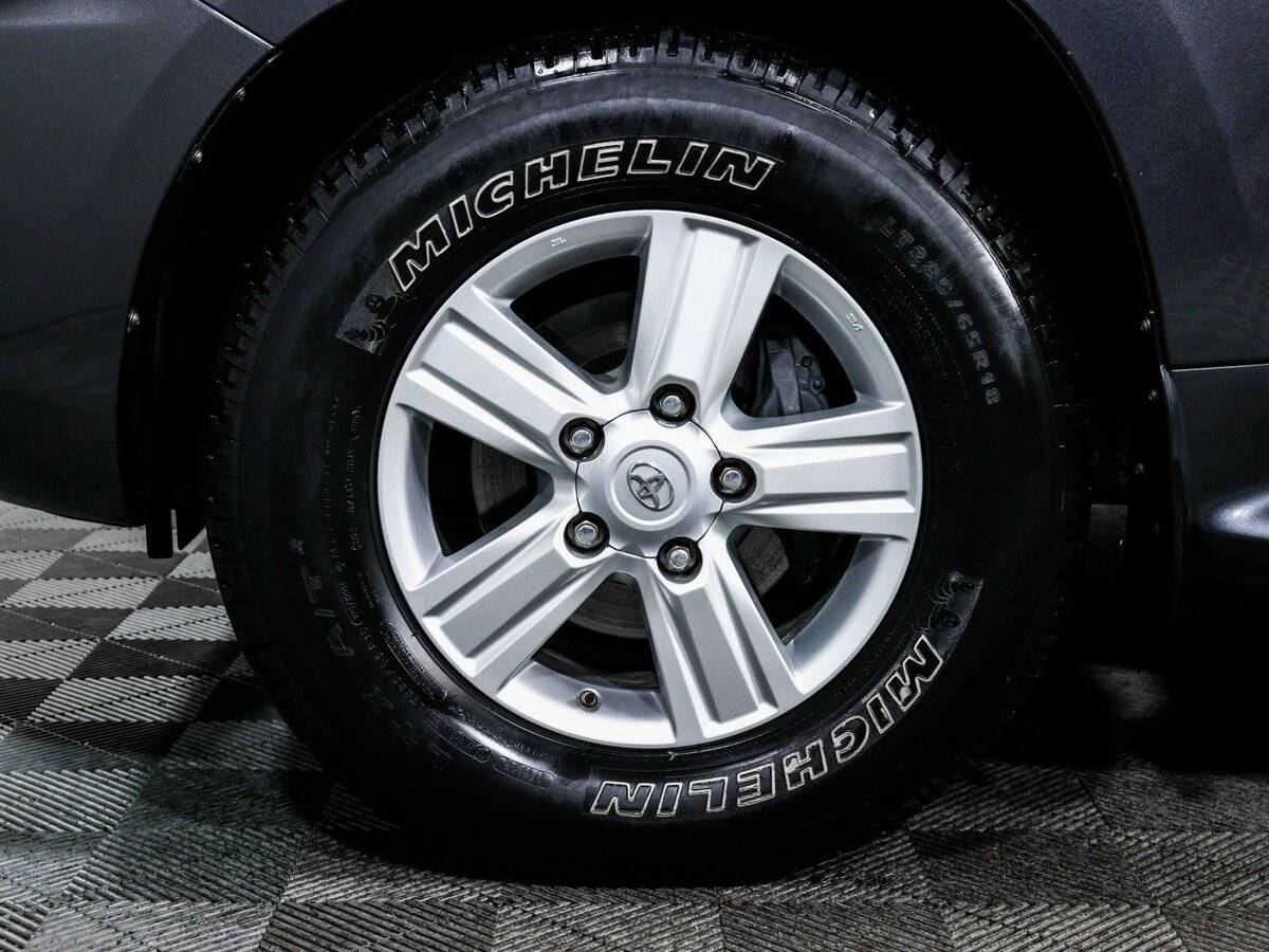 Toyota Land Cruiser с пробегом — 2014 год. Фото: #14