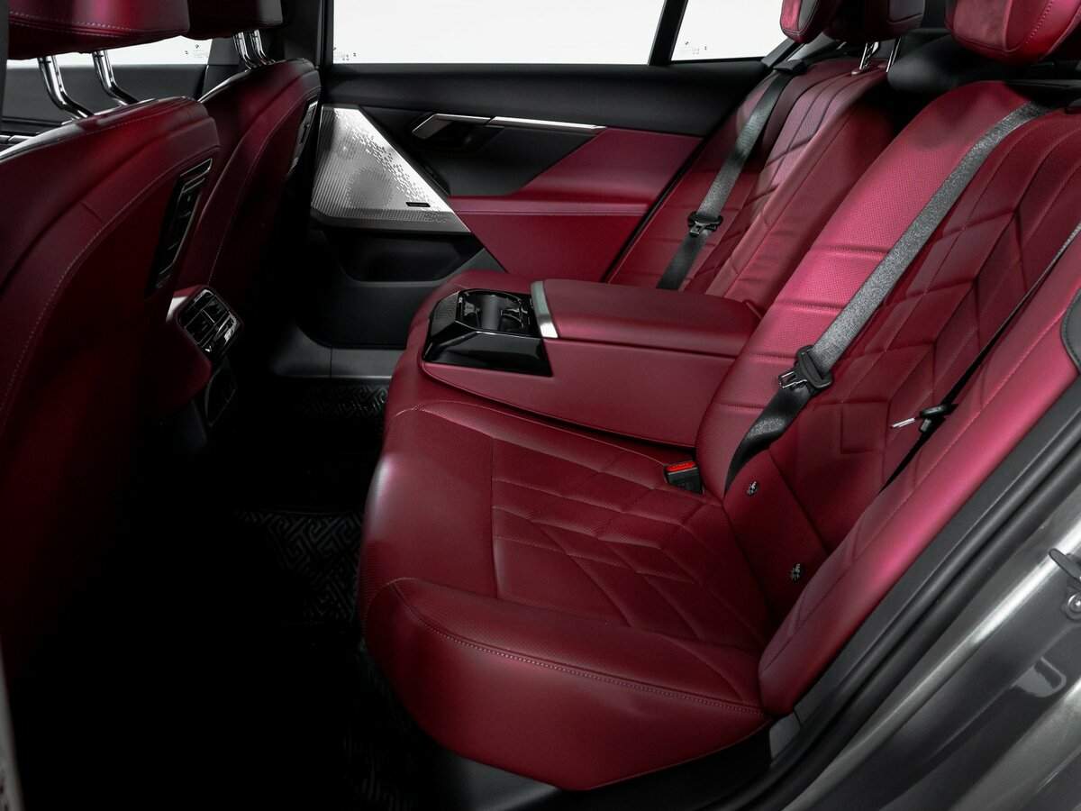 BMW 5 серии с пробегом — 2024 год. Фото: #9